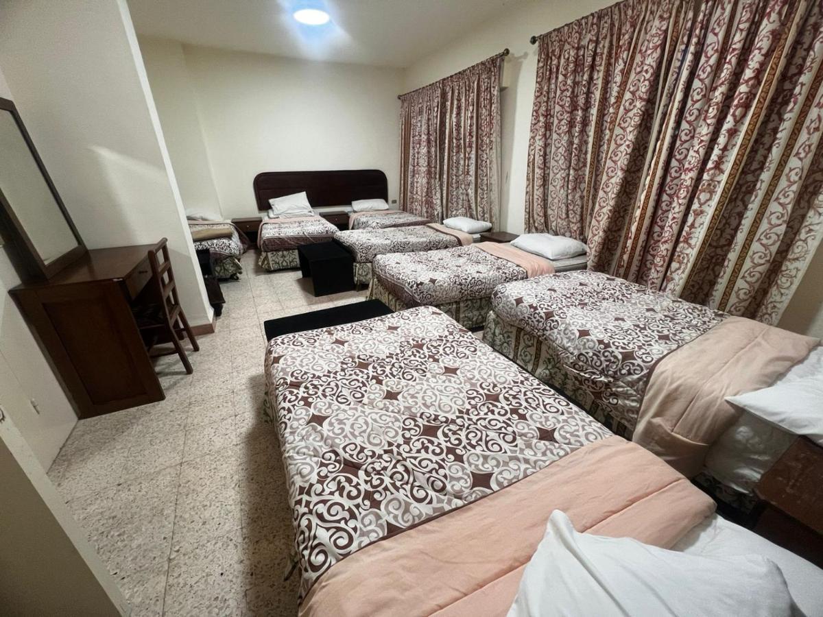 Auberge de jeunesse Student House à Madaba Extérieur photo
